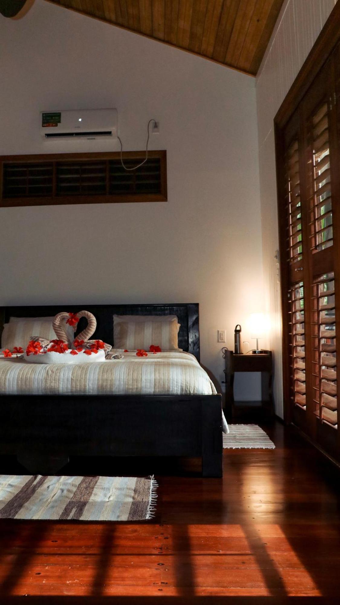 Oasis Bluff Beach Bocas Town Bagian luar foto